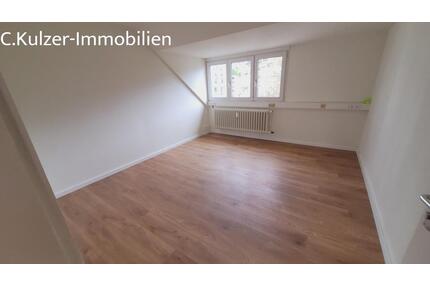 Helles WG-Zimmer 14,5 m2, in großer DG-Wohnung - im Zentrum von Lörrach - Frei ab 1.5.26