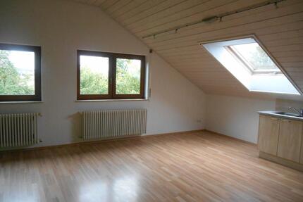 Vermiete 2-Zimmer DG Wohnung - 800,00&nbsp;EUR Kaltmiete, ca.&nbsp; 50,00&nbsp;m&sup2; in Steinenbronn (PLZ: 71144)