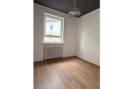 WG Zimmer Innenstadt - 605,00&nbsp;EUR Kaltmiete, ca.&nbsp; 87,00&nbsp;m&sup2; in Rosenheim (PLZ: 83022) Innenstadt