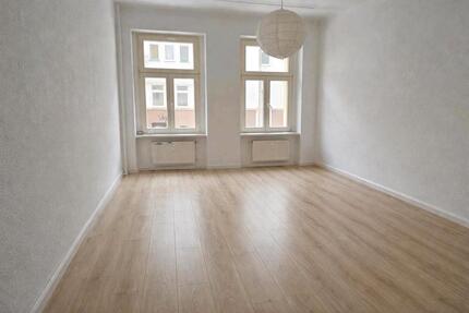 Schöne Wg Zimmer ab sofort - 430,00&nbsp;EUR Kaltmiete, ca.&nbsp; 50,00&nbsp;m&sup2; in Leipzig (PLZ: 04318) Ost