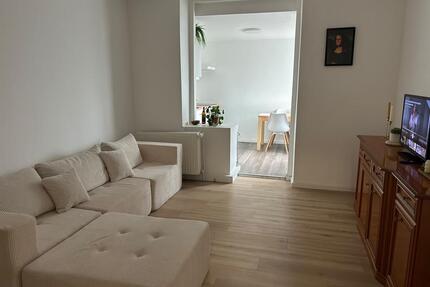 Renovierte 2 Zimmer Wohnung in Düsseldorf Heerdt mit Hof