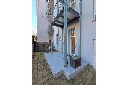 Anfragen NUR per E-Mail. Top 1,5 Zimmer Terrassenwohnung mit Mega Badezimmer und GarderobenraumAK in der Nahe Magistrat Gelände Bremerhaven. Kein Jobcenter.