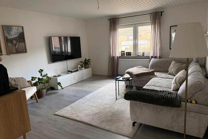 Helle 3 Zimmer Wohnung auf 2 Etagen mit Garten und Stellplätzen - Steinau an der Straße