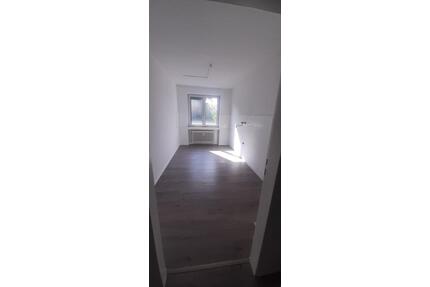 * Frisch saniert * Helle 2-Zimmer Wohnung mit Balkon in Duisburg-Hamborn inkl. Einbauküche