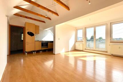 Gemütliche 2-Zimmer DG-Wohnung mit Balkon und Stellplatz! - Kümmersbruck
