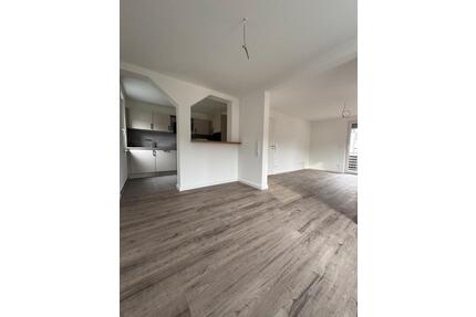 Erstbezug nach Kernsanierung: 3 Zimmer in Stuttgart-Rohracker