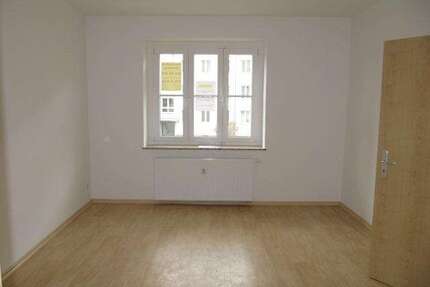 UNI Nah - WG-gerechts - tolles Laminat u.v.m. frei ab 1.6.26 - Chemnitz Lutherviertel