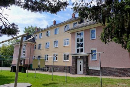 helle 2-Zimmer Wohung, auf Wunsch mit EBK oder saniertem Bad - Hartmannsdorf