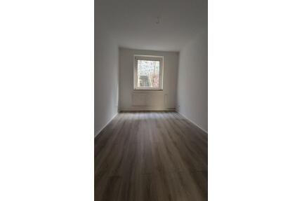 Helle 3-Zimmer Wohnung in Flensburgerstr 51a, Wuppertal - Elberfeld! 614 €