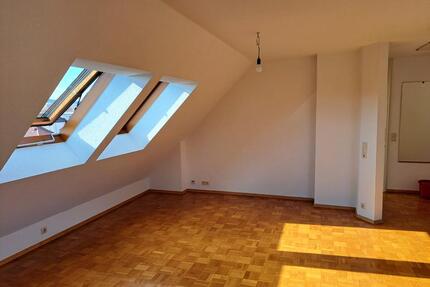 2 Zimmer DG Wohnung in Stgt, Bad-Cannstatt - Stuttgart Bad Cannstatt
