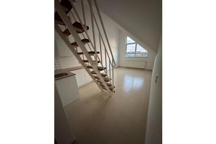 frisch renovierte 2 Zimmer Maisonette Wohnung mit Küche und Stell - Germersheim