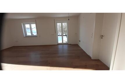 Helle 3 Zimmer Wohnung 64 m² - 575,00&nbsp;EUR Kaltmiete, ca.&nbsp; 64,00&nbsp;m&sup2; in Feldkirchen (PLZ: 94351)