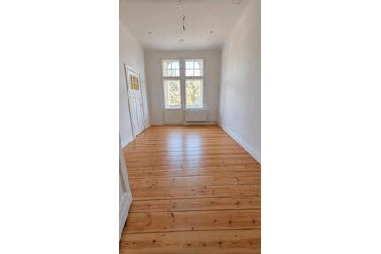Helles 18-m2 Zimmer mit Balkon in wunderschönem 105-m2 Altbau - Berlin Treptow-Köpenick