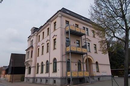 *** Großzügige 2-Zimmer mit Laminat, Wannenbad und Balkon! Stellplatz o. Carport mgl. *** - Oberlungwitz