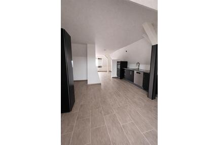 Moderne 2-Zimmer Maisonette mit Einbauküche in Duisburg-Meiderich