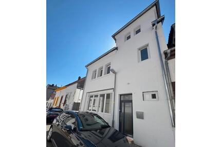 Kernsanierte 4 Zimmer Wohnung - 870,00&nbsp;EUR Kaltmiete, ca.&nbsp; 65,00&nbsp;m&sup2; in Kaiserslautern (PLZ: 67657)