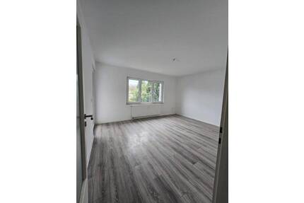 Schön geschnittene 2 Zimmer Wohnung mit Balkon - Düren