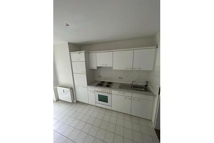 2-Zimmer mit Einbauküche, Balkon, Dusche und Laminat zum Toppreis! - Chemnitz Kapellenberg