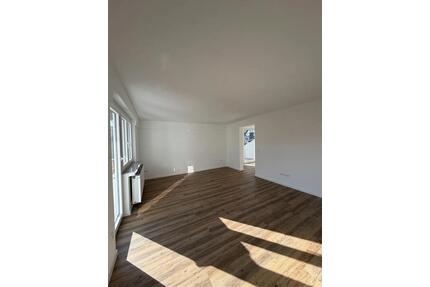 Sanierte 3 Zimmer Wohnung mit Balkon am Stadtpark zum Erstbezug - Westerstede