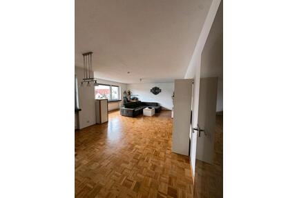 Helle 2,5-Zimmer Wohnung mit EBK, Garage & Großer Loggia - Bielefeld Sennestadt