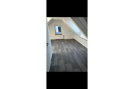 1 Zimmer Wohnung im Dachgeschoss Nähe Senkelelbach - Augsburg Innenstadt