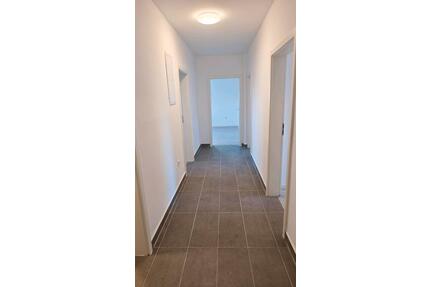 Modernes Frauen-WG-Zimmer (Böblingen Hbf) - ab Juni Frei - Holzgerlingen