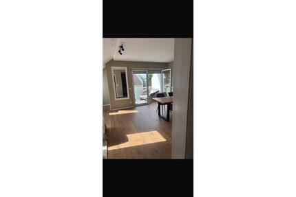 Möblierte 2 Zimmer Wohnung mit Balkon mit neuer Küche - Frankfurt am Main Kalbach