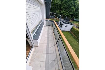 3,5 Zimmer DG Wohnung - 1.000,00&nbsp;EUR Kaltmiete, ca.&nbsp; 87,00&nbsp;m&sup2; in Oedheim (PLZ: 74229)