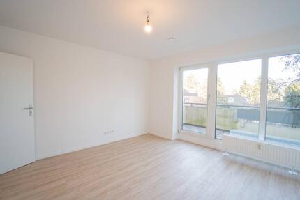Frisch saniert: 2 Zimmer in heller Dachgeschosswohnung - Hamburg Altona