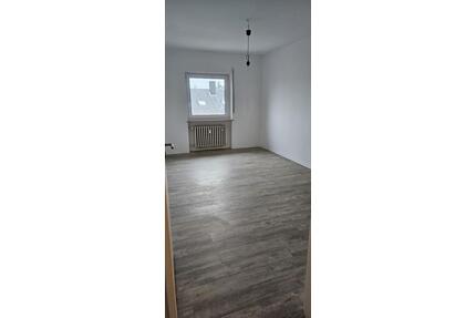 Helle 4 Zimmer Wohnung mit Balkon und Garten. - Kleinlangheim