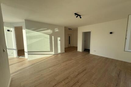 Erstbezug nach hochwertiger Renovierung, helle 2 Zimmer Wohnung - Büttelborn