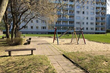 3-Raum-Wohnung mit Balkon und den Spielplatz direkt vor der Haustür - Chemnitz Adelsberg
