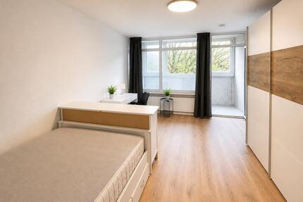 WG-Zimmer 26 m2 mit Loggia, Erstbezug nach Renovierung, Pasing - München Aubing-Lochhausen-Langwied