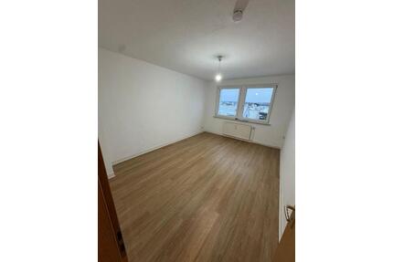 Geräumige 1-Raum-Wohnung, Wannenbad mit Fenster, Keller und Stellpl. mgl. - Papendorf