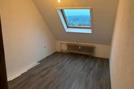 Gemütliche 3 Zimmer Küche Bad Dachgeschosswohnung in Allendorf - Allendorf (Lumda)