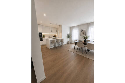 Einzigartige Wohnung mitten in St. Ingbert mit Ankleidezimmer und wunderschöner Loggia ERSTBEZUG - Sankt Ingbert