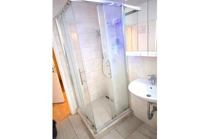 2 WG Zimmer für Frauen in Zuffenhausen. - Stuttgart Luginsland