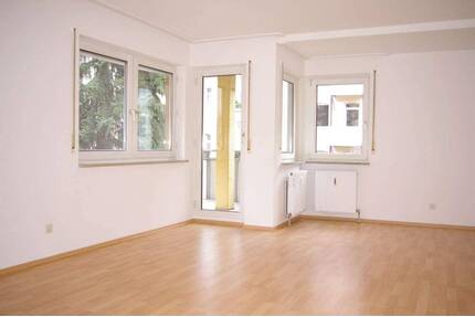 Helle 3 Zimmer Wohnung mit Balkon und EBK in NürnbergNibelungen