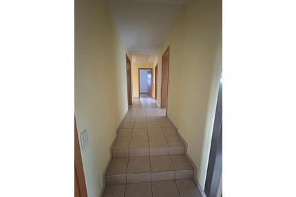 Helle 4 Zimmer Wohnung mit Balkon in Niedenstein-Ermetheis