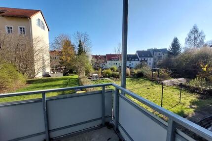 Wohnen in Freiberg! Schöne helle 2 RWG mit Balkon und Tageslichtbad zu vermieten!