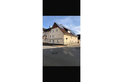 Großzügige 4 Zimmer Wohnung in Ortskern von Rodenberg zur Mitte