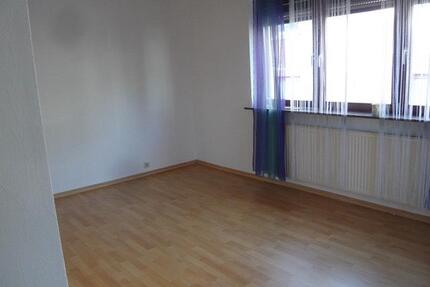 Helle 2-3 Zimmer Wohnung mit großem Garten und Garage - Zweibrücken