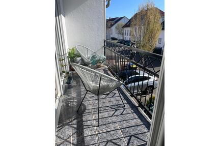 Helle 3 Zimmer Wohnung mit Balkon in Flörsheim am Main