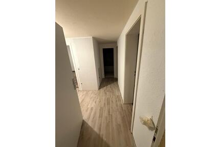 3 Zimmer Wohnung mit Balkon in Grevebbroich - Grevenbroich