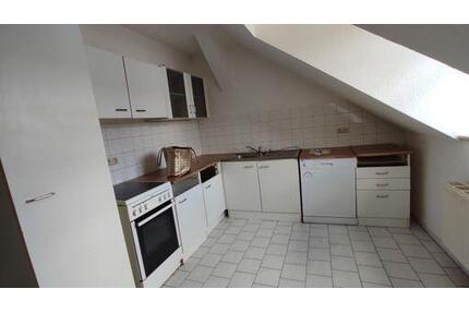 Großzügige DG 3-Zimmer mit Einbauküche, Wannenbad und Parkett in zentraler Lage! - Chemnitz Hilbersdorf