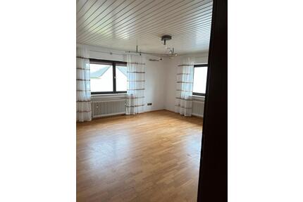 Wohnung ca. 5 Zimmer mit ca. 150qm - Steinmauern