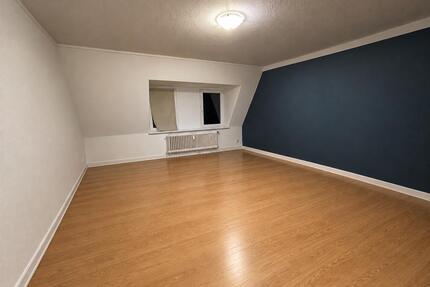 4 Zimmer Dachgeschosswohnung - 750,00&nbsp;EUR Kaltmiete, ca.&nbsp; 95,00&nbsp;m&sup2; in Husum (PLZ: 25813)
