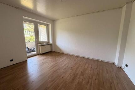 frisch renovierte 2 Zimmer Wohnung mit Balkon - Oberhausen