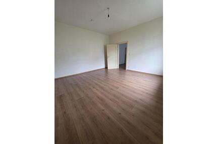 2 Zimmer Wohnung mit Einbauküche (Dr-Enders-Str. 35, Hof)