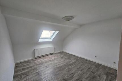 Helle 2-Zimmer DG Wohnung ab sofort zu vermieten Krefeld Stadtmit